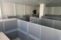 Установка мобильных перегородок и мебели в офисе компании 