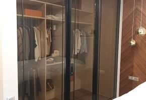 Откатная дверь в частном интерьере