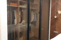 Откатная дверь в частном интерьере