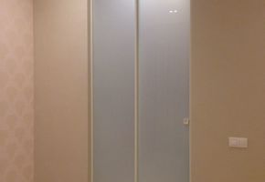 Перегородка с раздвижной дверью для квартиры