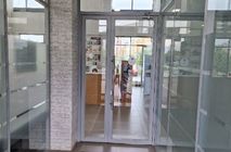 Перегородки и двери для офиса продаж