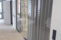Изготовление перегородок из стекла для компании Брусника