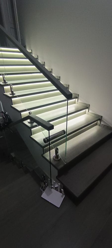 Установка лестничных ограждений из стекла | Компания Наяда-Тюмень