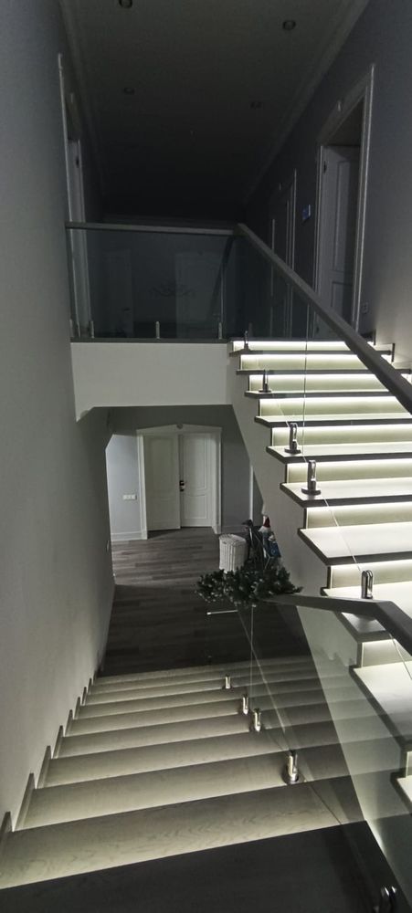 Установка лестничных ограждений из стекла | Компания Наяда-Тюмень