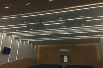 Обшивка потолков и стен в конференц-зале для компании Сибур
