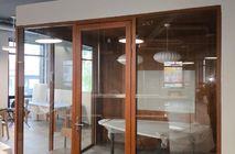 Стационарные перегородки Nayada –Standart и двери Наяда VITRAGE I для диджитал - компании «Бюро Сучкова».